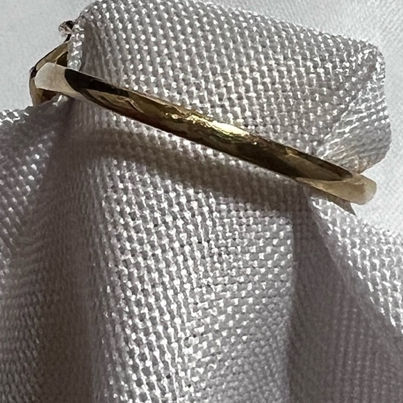 10K YELLOW GOLD GARNET AND DIAMOND RING - Picture 10 of 16